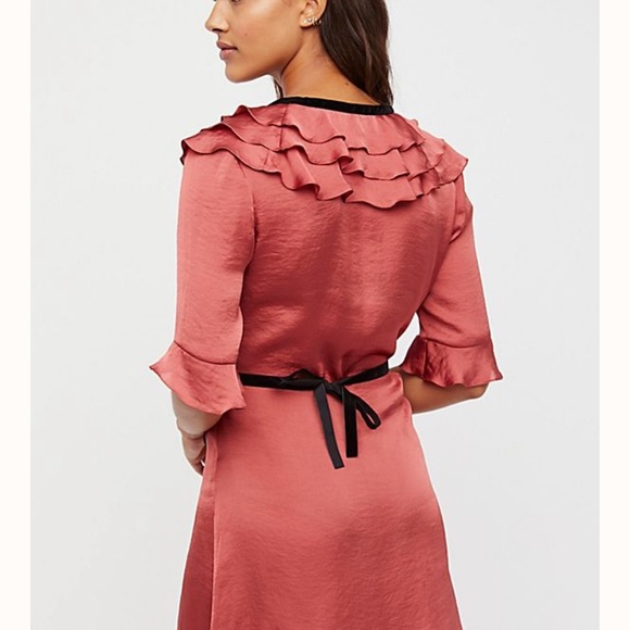 FOR LOVE AND LEMONS SATIN ROBE WITH ALLOVER BLACK VELVET TRIM SIZE S - Picture 2 of 8